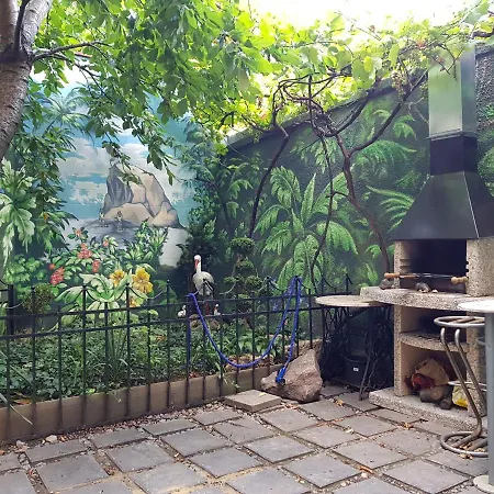 Jungle - дом-сказка у моря Apartment